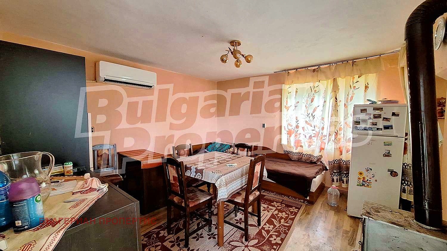 Продава КЪЩА, с. Царевци, област Варна, снимка 2 - Къщи - 52132915