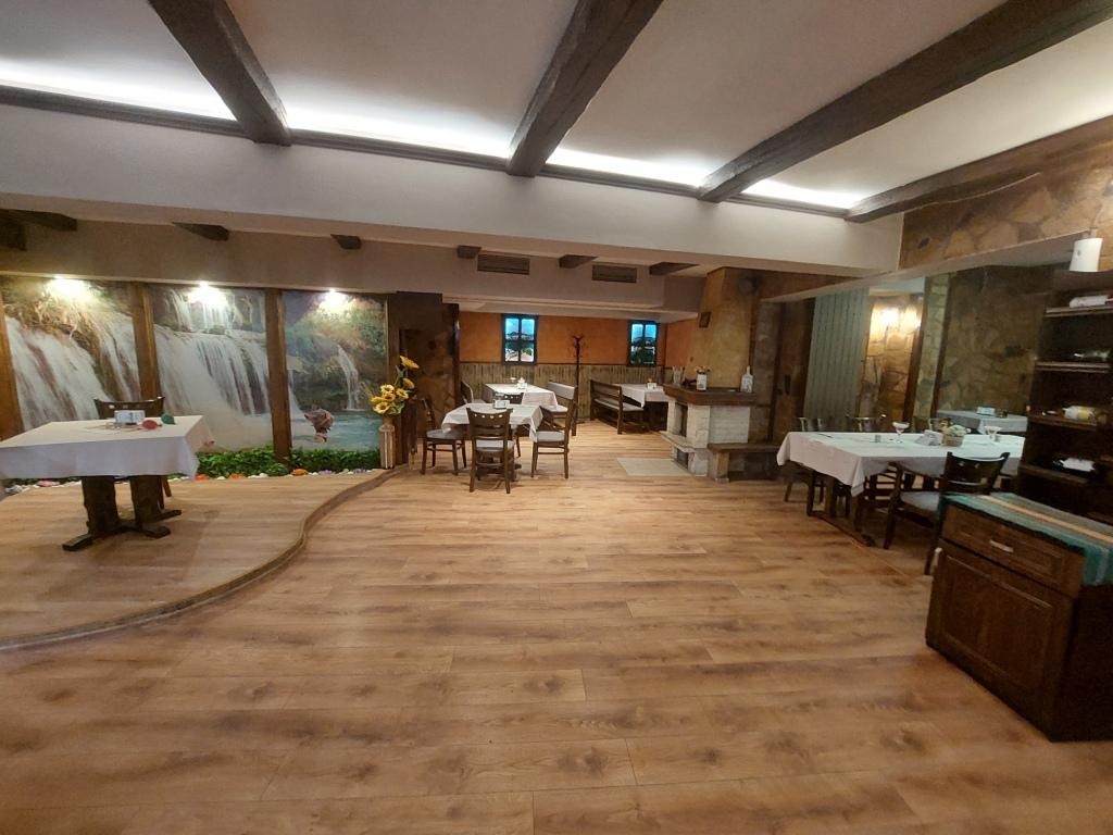 Продава ЗАВЕДЕНИЕ, гр. Велико Търново, Център, снимка 2 - Заведения - 52602922