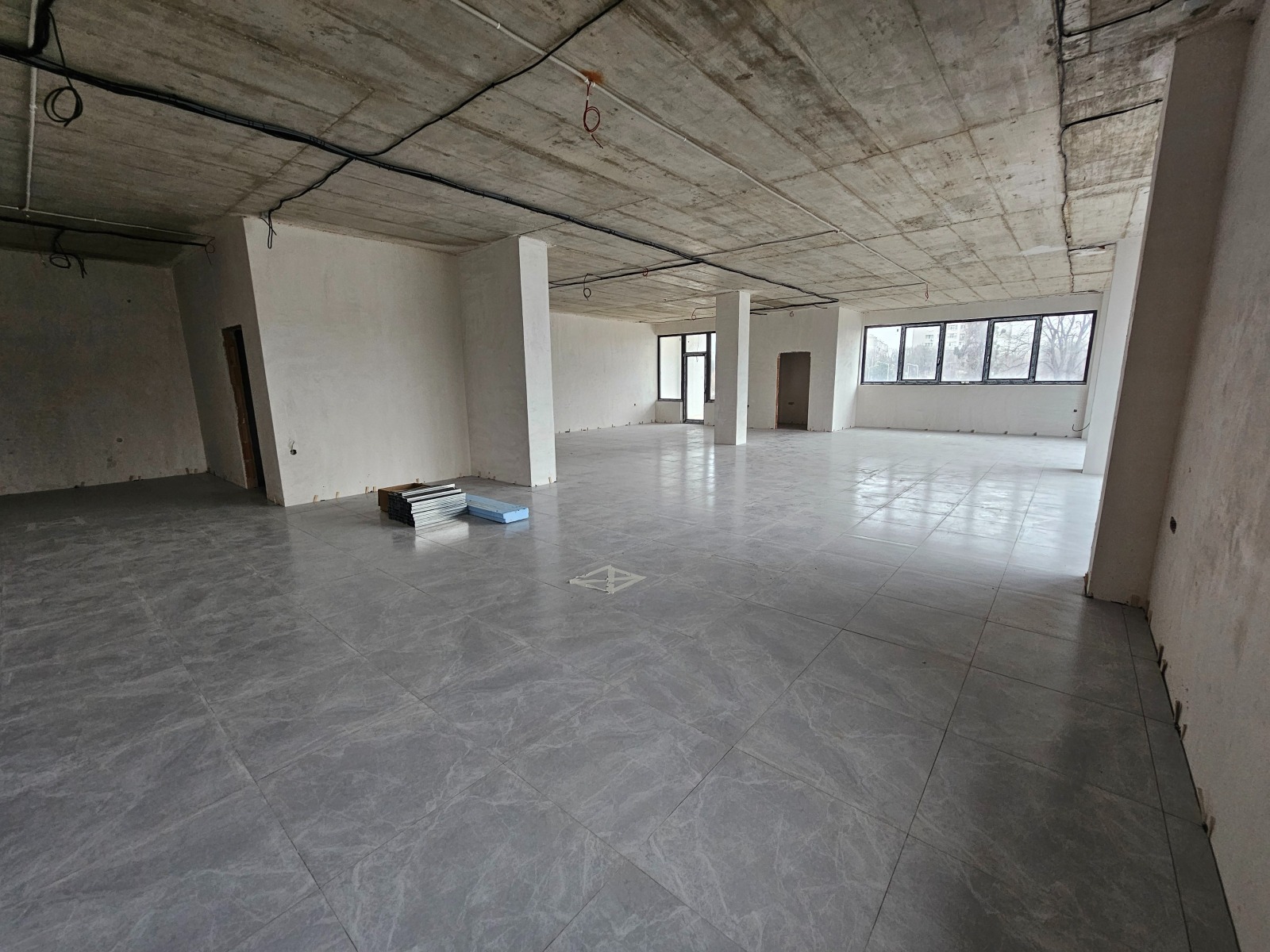 Продава ОФИС, гр. Варна, Гранд Мол, снимка 11 - Офиси - 51810940