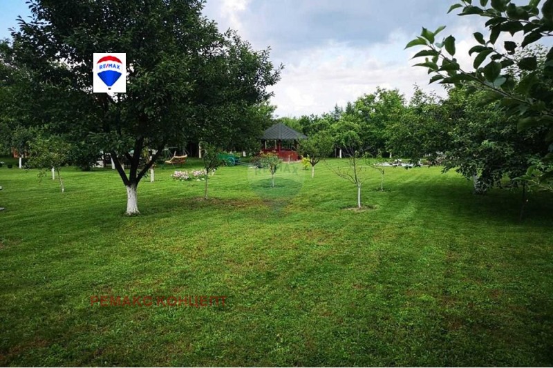 Продава ПАРЦЕЛ в град Шумен, м-т Под Манастира - 1000 кв.м / 40 903 € » 79 999.31 лв., РЕМАКС КОНЦЕПТ