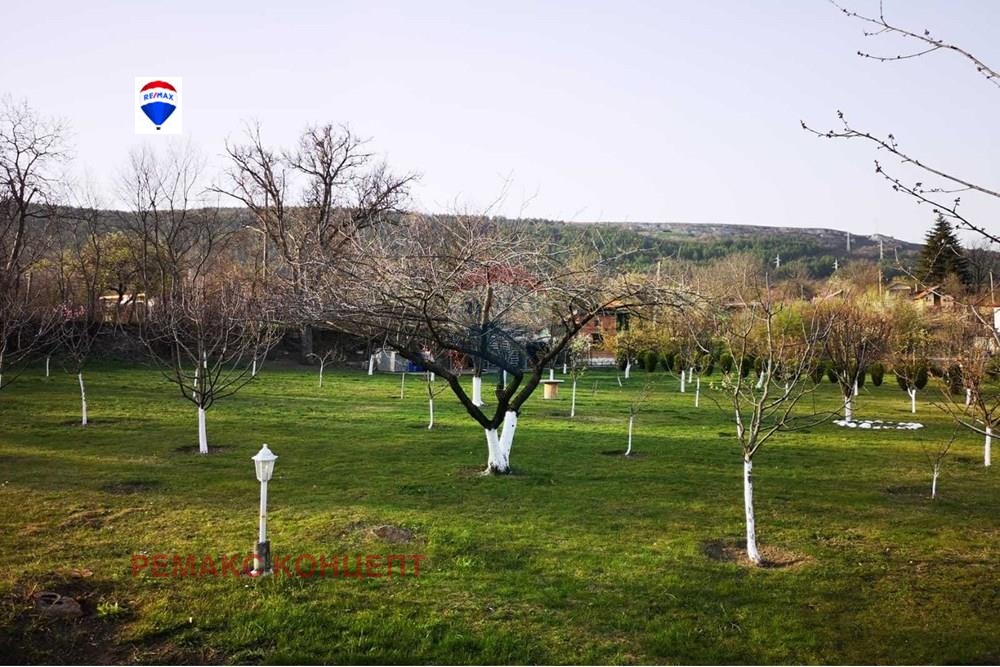 Продава ПАРЦЕЛ, гр. Шумен, м-т Под Манастира, снимка 2 - Парцели - 52247018