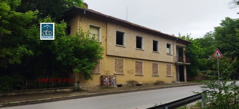 Продава САМОСТОЯТЕЛНА СГРАДА в област Велико Търново, с. Алеково - 620 кв.м / 35 000 € » 68 454.05 лв., ИМОТИ 062
