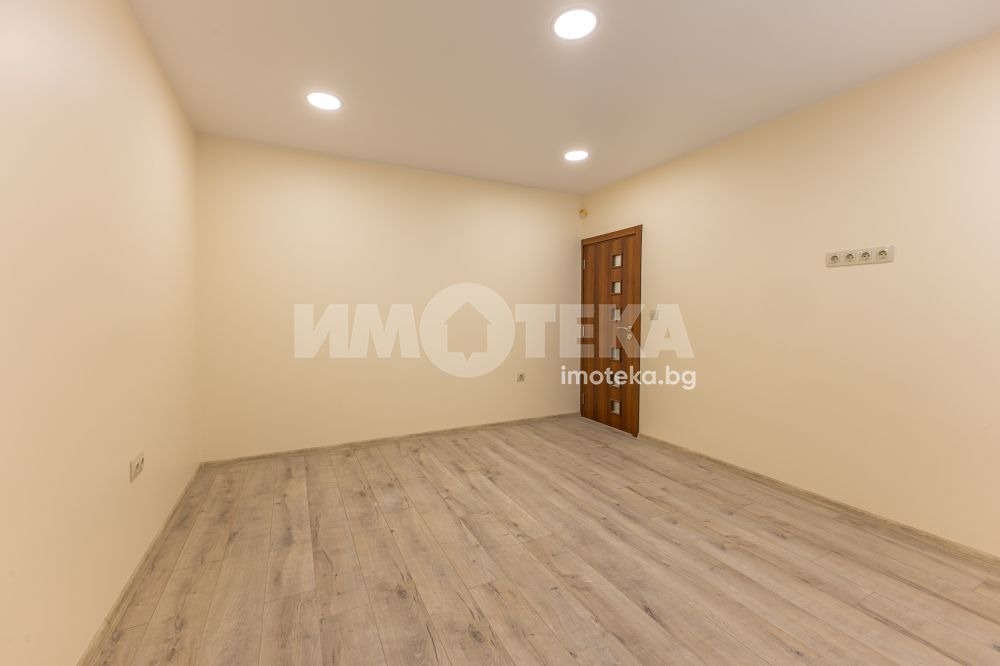 Продава 2-СТАЕН, гр. Варна, Център, снимка 3 - Апартаменти - 55102113