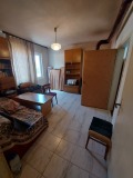 Продава ЕТАЖ ОТ КЪЩА, град Шумен, Военно училище • 250000 лв. • 69101067 — Holmes.bg