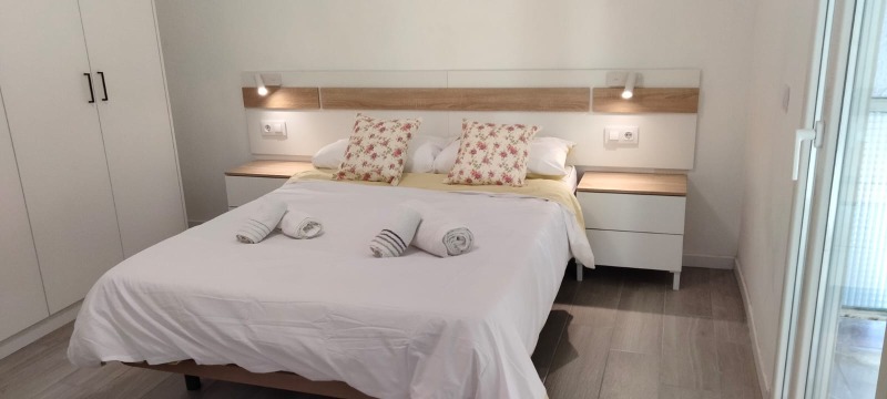 Продава МНОГОСТАЕН в град Хасково, Център - 80 кв.м / 135 000 € » 264 037.05 лв., ИМОТИ-МИРА