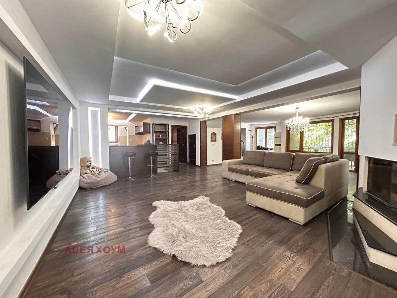Продава МНОГОСТАЕН в град Варна, Център - 228 кв.м / 515 000 € » 1 007 252.45 лв., АВЕЯ ХОУМ
