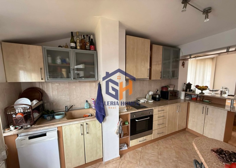 Продава МНОГОСТАЕН, гр. Бургас, Възраждане, снимка 2 - Апартаменти - 52476004