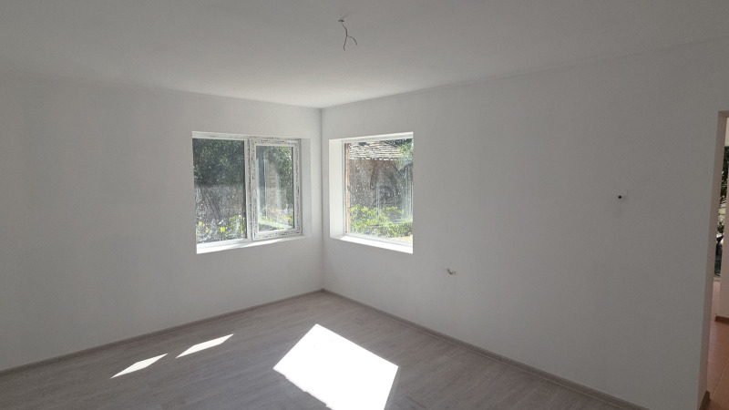 Продава КЪЩА, с. Червенци, област Варна, снимка 12 - Къщи - 53439214