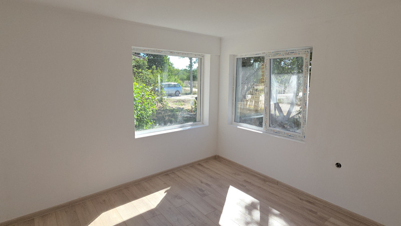 Продава КЪЩА, с. Червенци, област Варна, снимка 8 - Къщи - 53439214