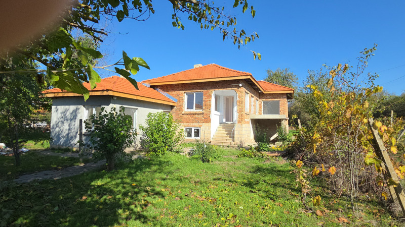 Продава КЪЩА, с. Червенци, област Варна, снимка 2 - Къщи - 53439214