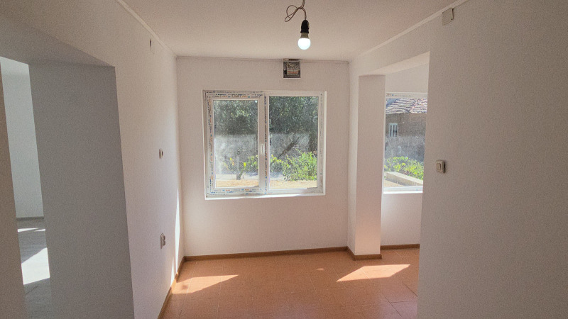 Продава КЪЩА, с. Червенци, област Варна, снимка 11 - Къщи - 53439214