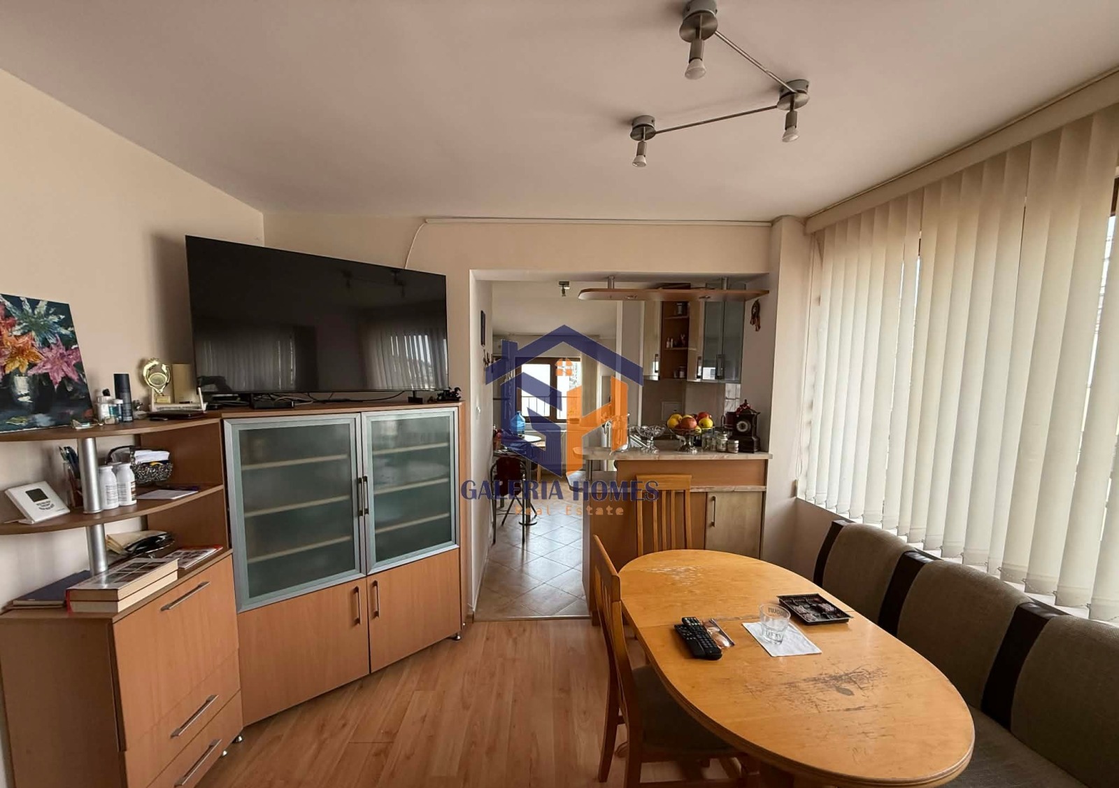 Продава МНОГОСТАЕН, гр. Бургас, Възраждане, снимка 2 - Апартаменти - 52476004