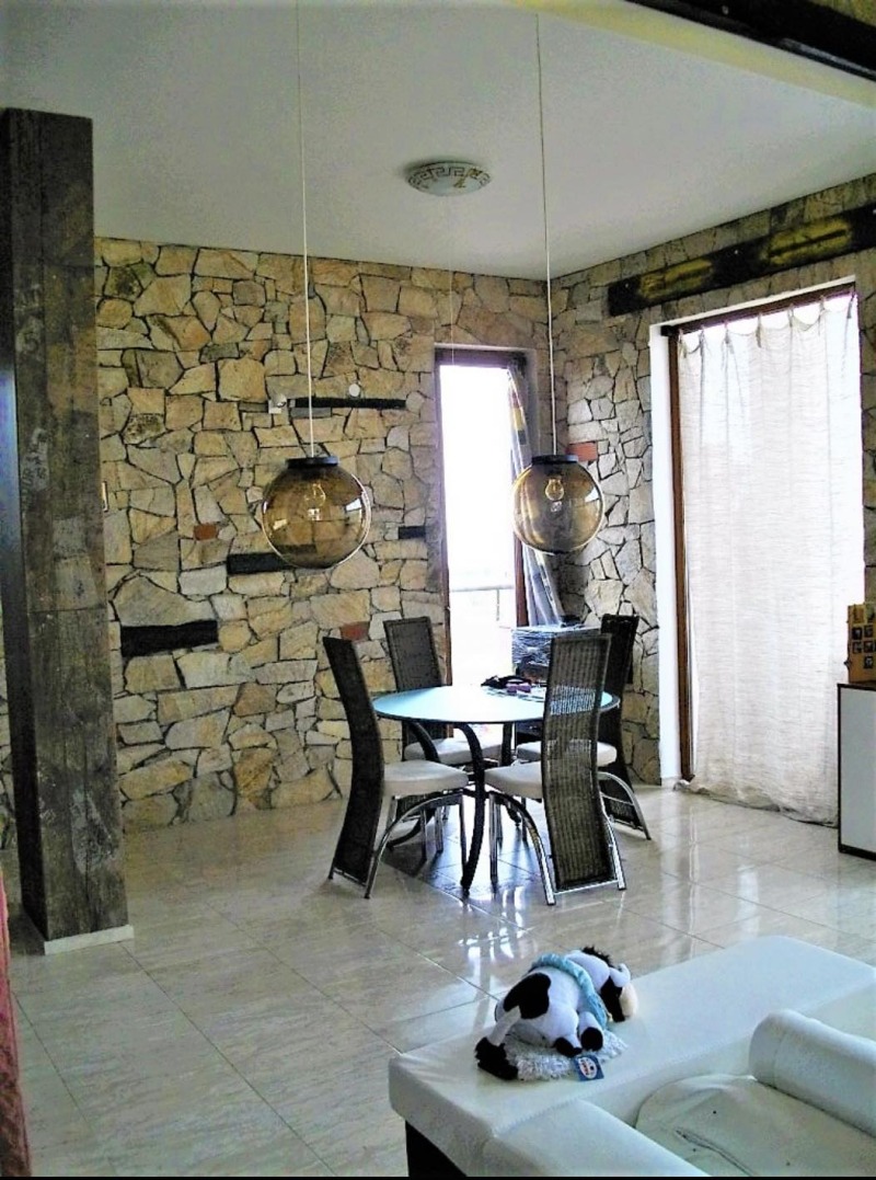 Продава МНОГОСТАЕН, гр. Бургас, Сарафово, снимка 2 - Апартаменти - 52613041