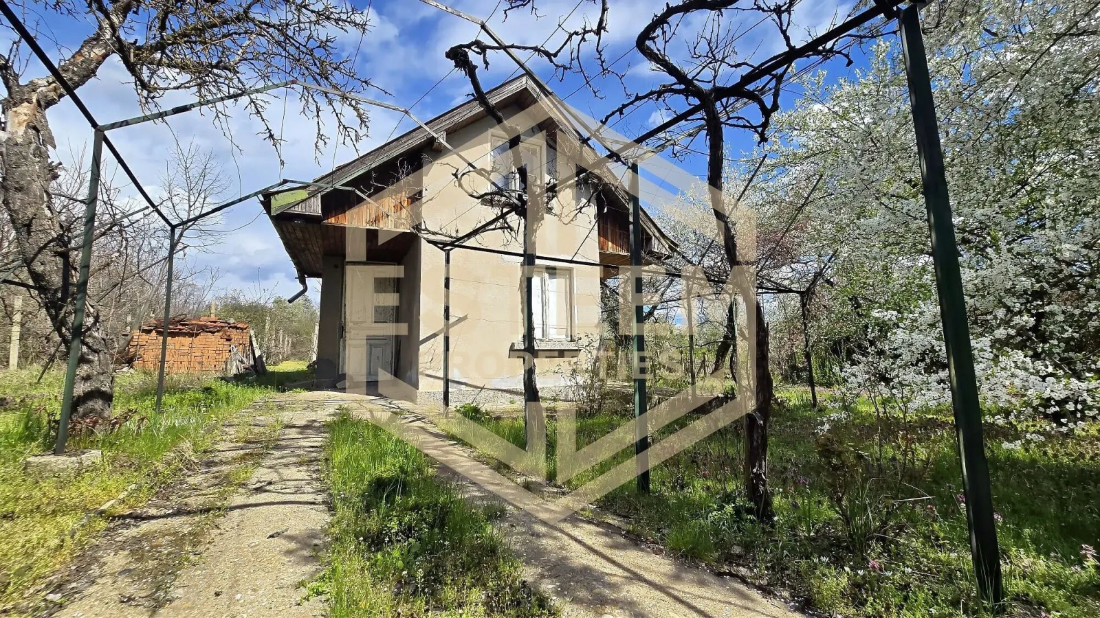 Продава КЪЩА, гр. Русе, в.з. Левента