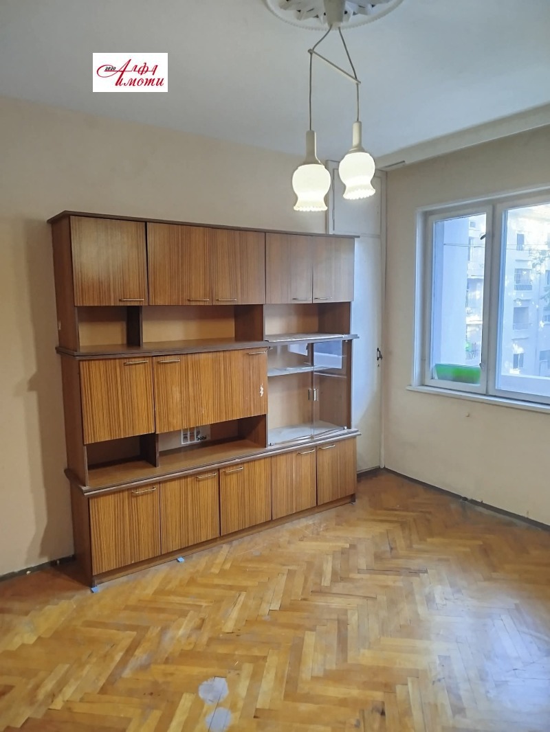 На продаж  1 спальня Шумен , Център , 70 кв.м | 80870357