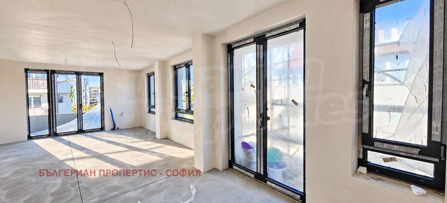 Продава 4-СТАЕН, гр. София, Оборище, снимка 2 - Апартаменти - 56397869