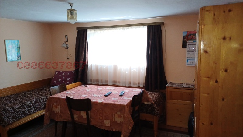 Продава ЕТАЖ ОТ КЪЩА, гр. Карнобат, област Бургас, снимка 8 - Етаж от къща - 52785467