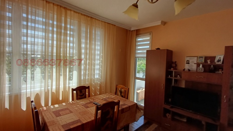 Продава ЕТАЖ ОТ КЪЩА, гр. Карнобат, област Бургас, снимка 3 - Етаж от къща - 52785467