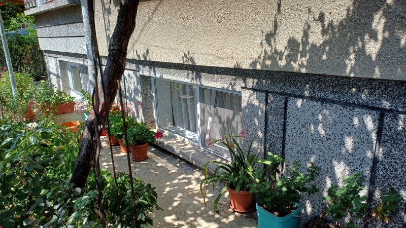 Продава ЕТАЖ ОТ КЪЩА, гр. Карнобат, област Бургас, снимка 10 - Етаж от къща - 52785467