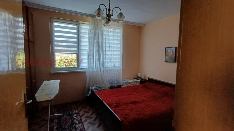 Продава ЕТАЖ ОТ КЪЩА, гр. Карнобат, област Бургас, снимка 5 - Етаж от къща - 52785467