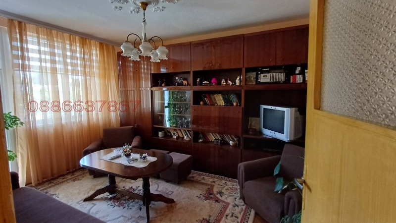 Продава ЕТАЖ ОТ КЪЩА, гр. Карнобат, област Бургас, снимка 4 - Етаж от къща - 52785467