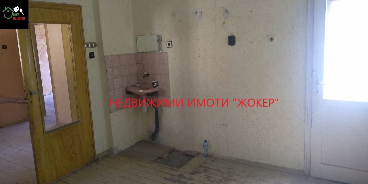 Продава ЕТАЖ ОТ КЪЩА, гр. Горна Оряховица, област Велико Търново, снимка 3 - Етаж от къща - 55978977