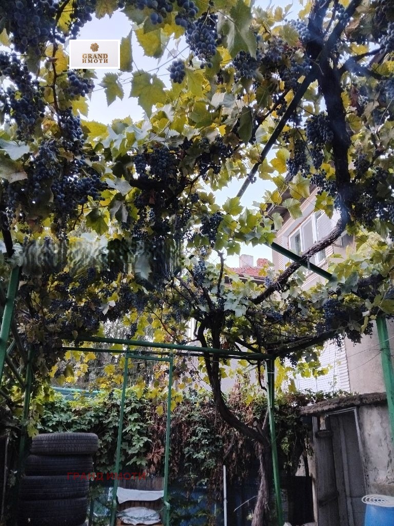 Продава ЕТАЖ ОТ КЪЩА, гр. Русе, Родина 2, снимка 4 - Етаж от къща - 56005859