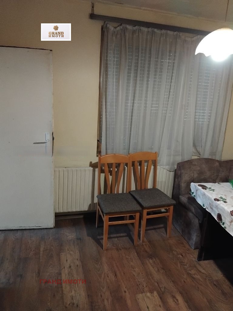Продава ЕТАЖ ОТ КЪЩА, гр. Русе, Родина 2, снимка 2 - Етаж от къща - 56005859