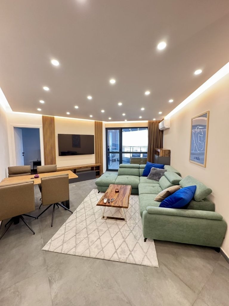 Продава  2-стаен, град Пловдив, Младежки Хълм •  221 000 EUR • ID 84468263 — holmes.bg - [1] 