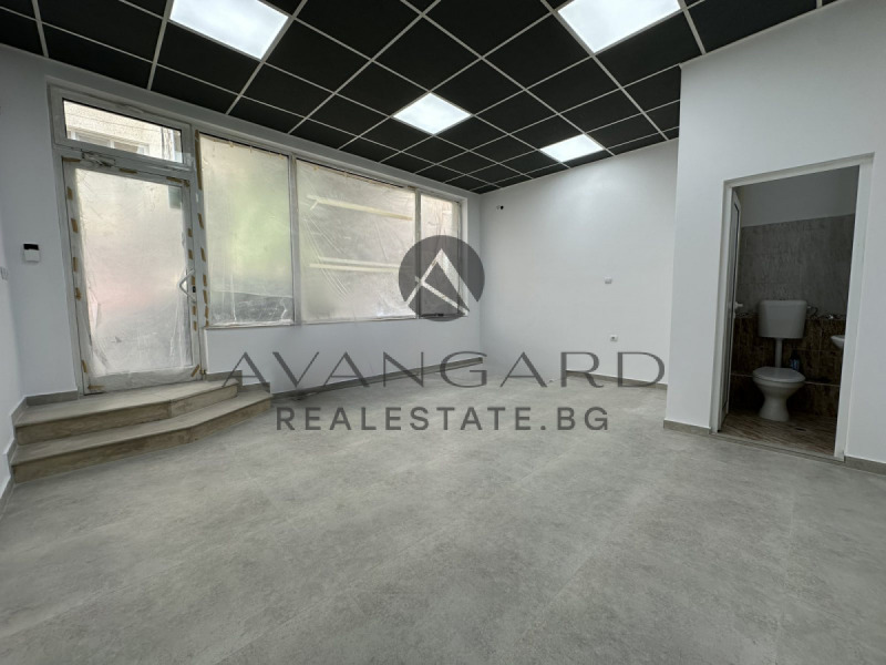 In vendita  Negozio Plovdiv , Karshiiaka , 45 mq | 64970476
