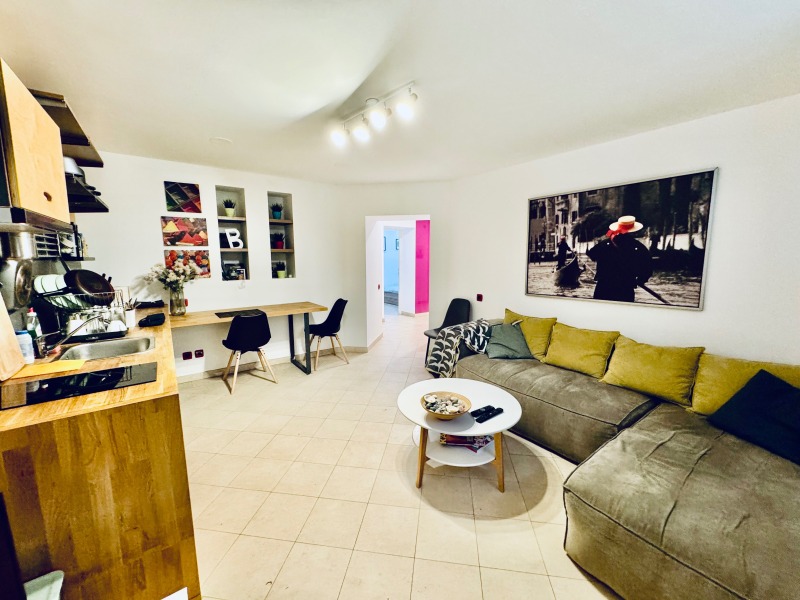 Продава ОФИС в град София, Център - 95 кв.м / 220 000 € » 430 282.60 лв., СОФИЯ СЕЙЛ
