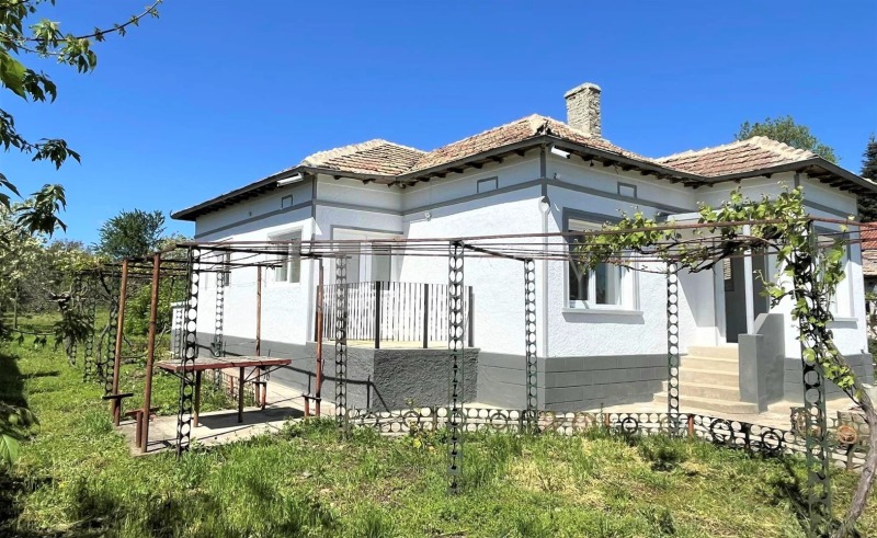 Продава КЪЩА в област Добрич, с. Малина - 95 кв.м / 68 000 € » 132 996.44 лв., КАЛЧЕВ