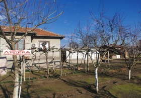 Hus Malak chardak, region Plovdiv 3