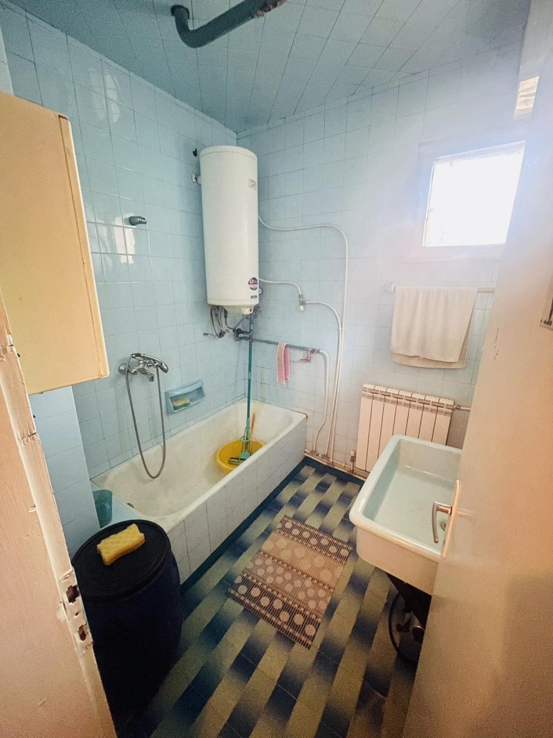 Продава 3-СТАЕН, гр. Шумен, Пожарната, снимка 11 - Апартаменти - 53454976