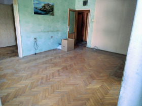 Продава 3-стаен