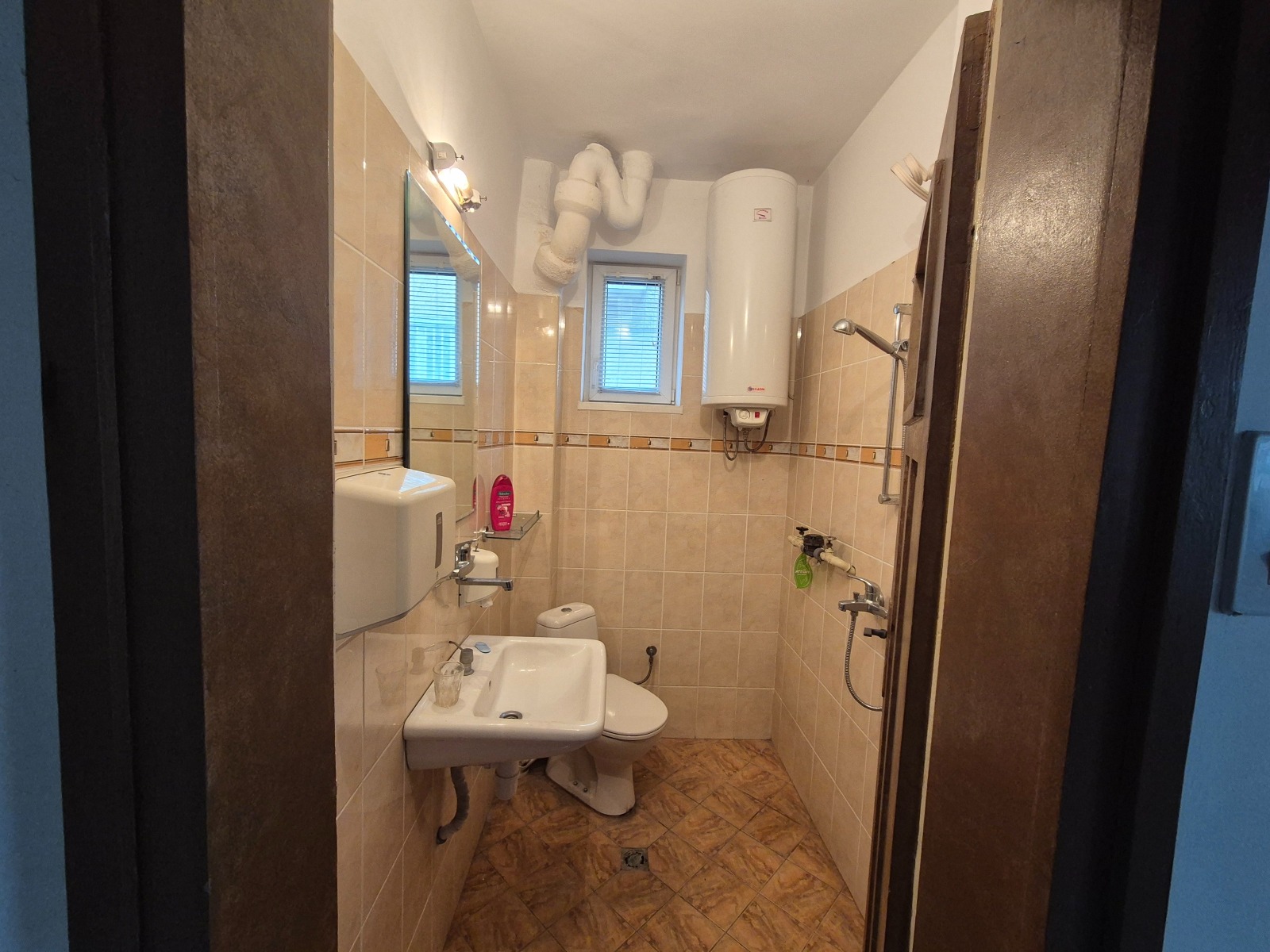 Продава ЕТАЖ ОТ КЪЩА, гр. Велико Търново, Център, снимка 6 - Етаж от къща - 55006527