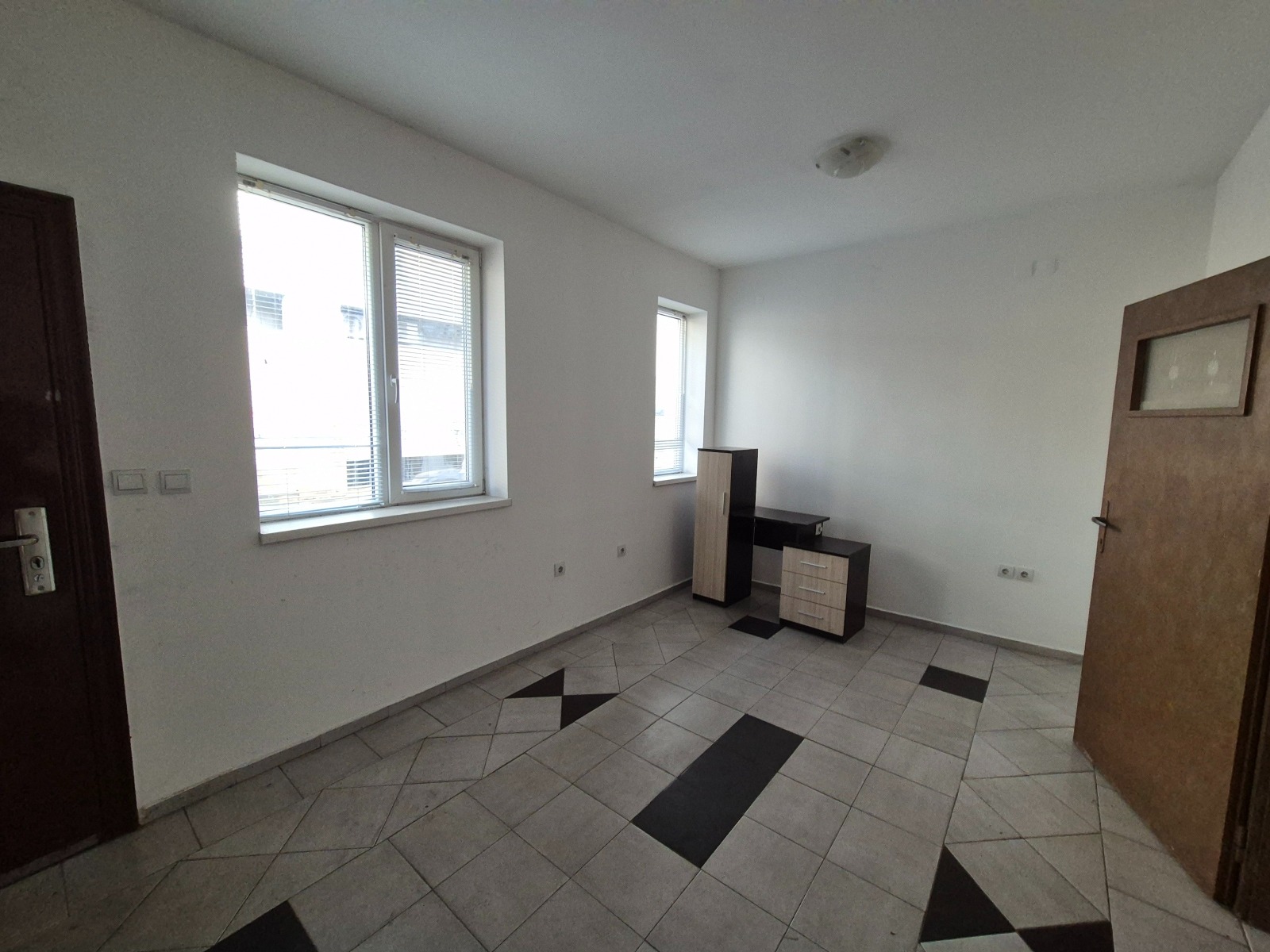 Продава ЕТАЖ ОТ КЪЩА, гр. Велико Търново, Център, снимка 2 - Етаж от къща - 55006527