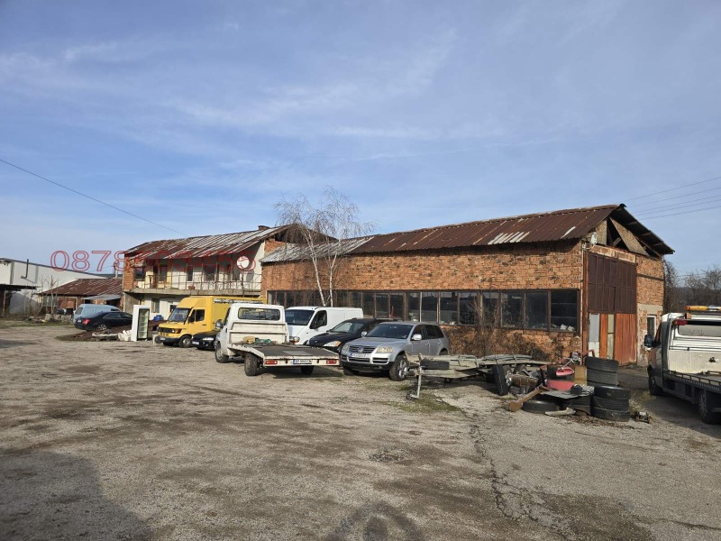 Продава ПРОМ. ПОМЕЩЕНИЕ в град Враца, Промишлена зона - Изток - 3600 кв.м / 450 000 € » 880 123.50 лв.
