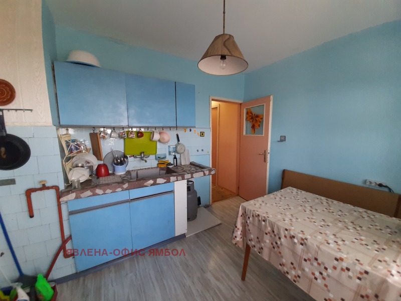 Продава  3-стаен град Ямбол , Център , 82 кв.м | 74622120 - изображение [16]