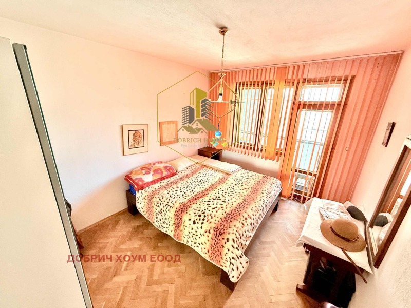 Продава МНОГОСТАЕН, гр. Добрич, Център, снимка 2 - Апартаменти - 52599101