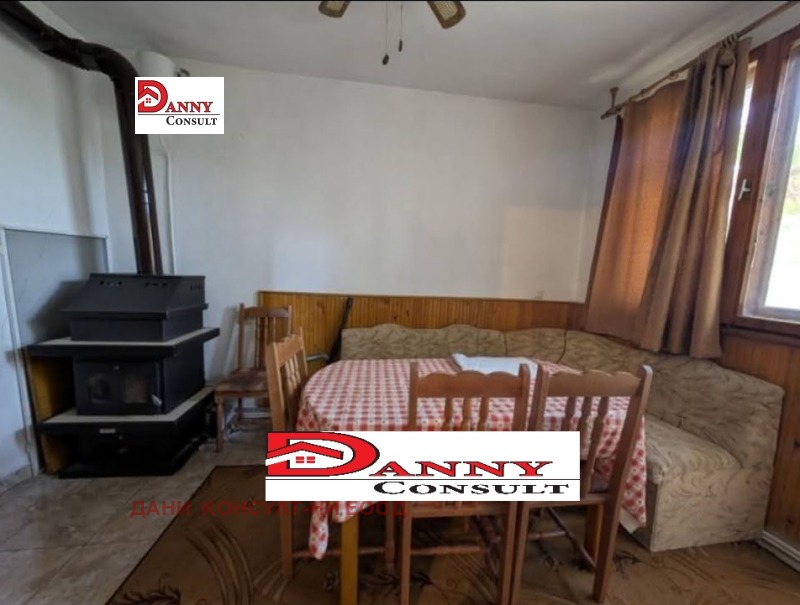 Продава КЪЩА, гр. Дебелец, област Велико Търново, снимка 3 - Къщи - 52707647