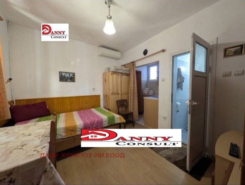 Продава КЪЩА, гр. Дебелец, област Велико Търново, снимка 2 - Къщи - 52707647