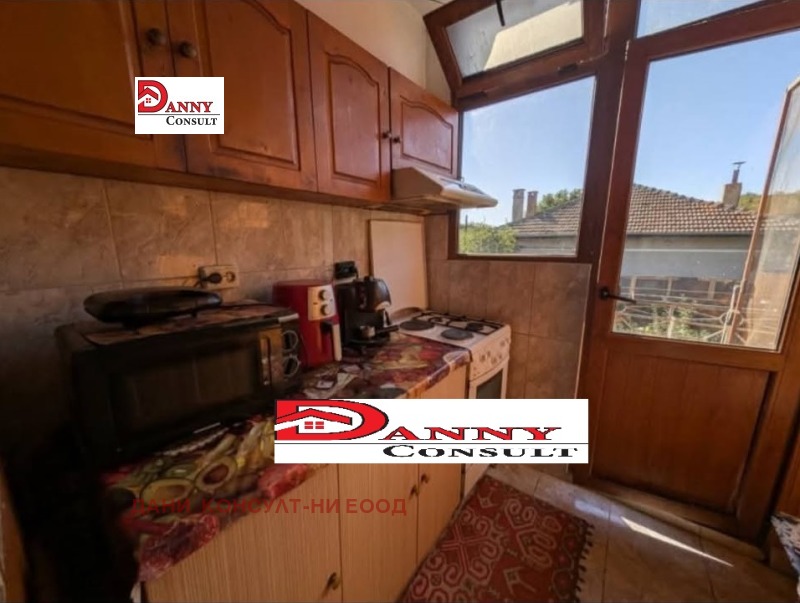 Продава КЪЩА, гр. Дебелец, област Велико Търново, снимка 4 - Къщи - 52707647