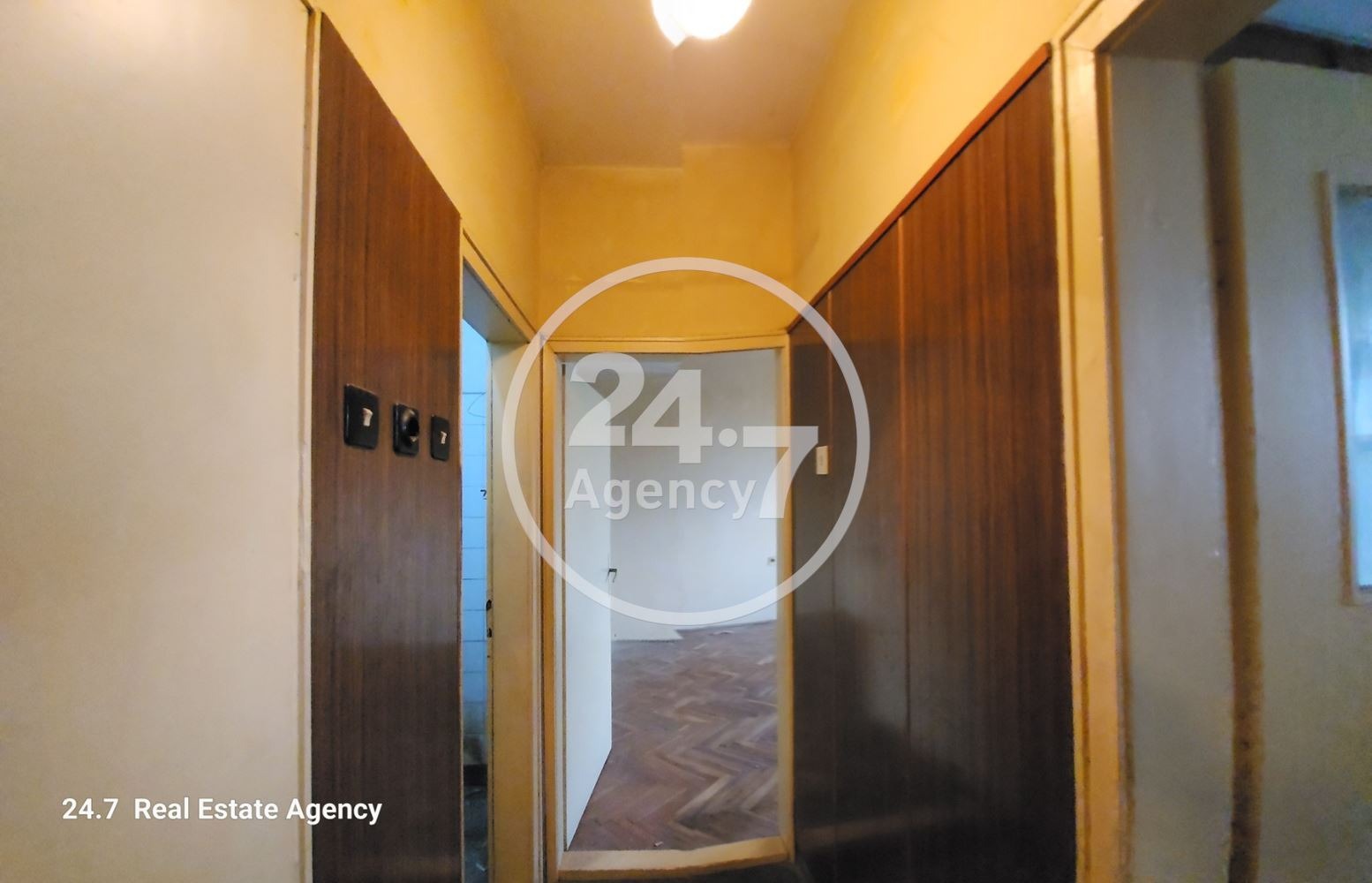 Продава  3-стаен град Варна , Цветен квартал , 92 кв.м | 32245636