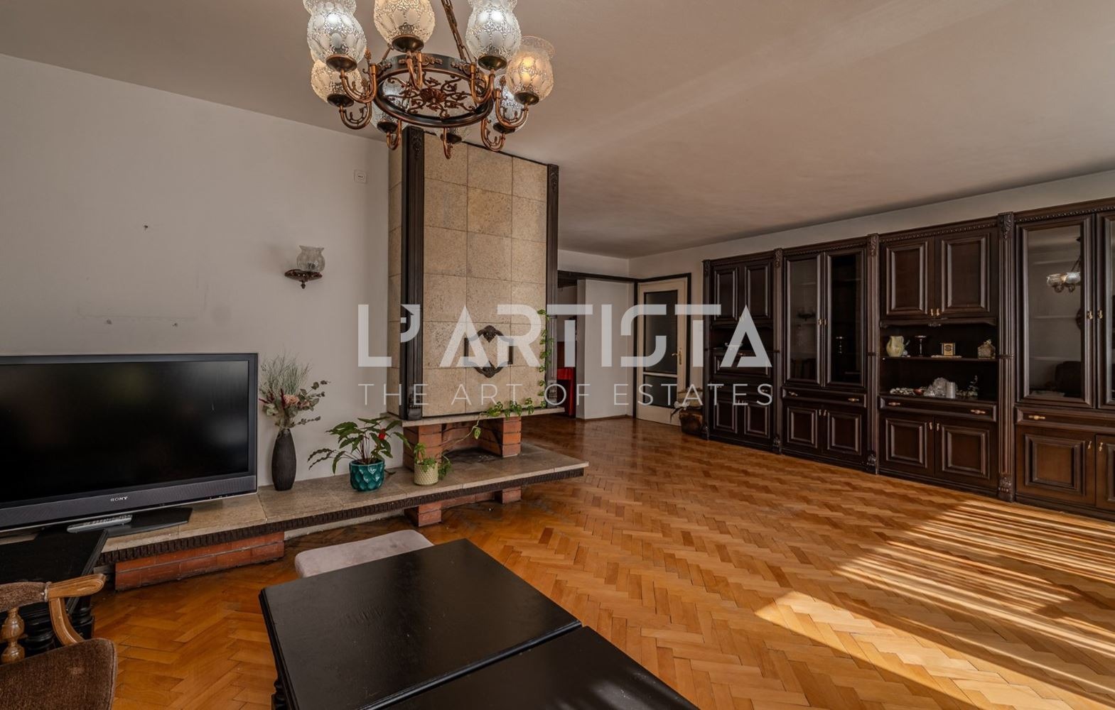 Продава МНОГОСТАЕН, гр. София, Център, снимка 2 - Апартаменти - 54194725