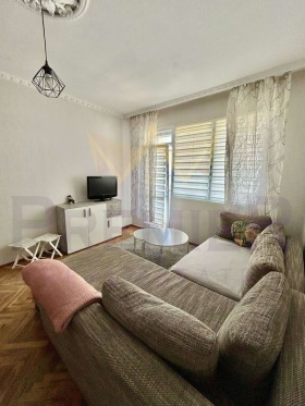 2 Schlafzimmer Lewski 1, Warna