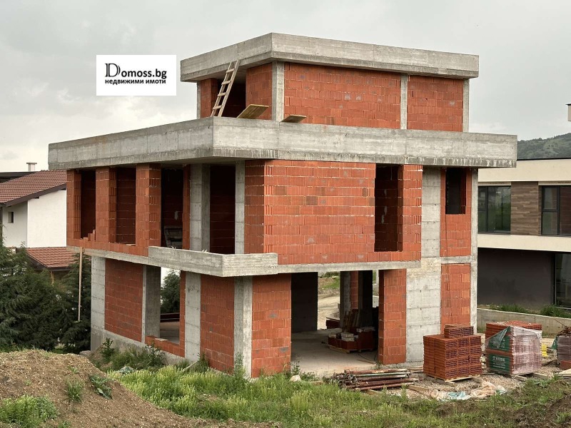 Продава КЪЩА в област Благоевград, с. Изгрев - 221 кв.м / 332 000 € » 649 335.56 лв., ДОМОСС