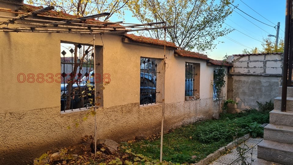 Продава КЪЩА, гр. София, Филиповци, снимка 16 - Къщи - 56194001