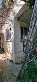 Продава ВИЛА, град Разград, Промишлена зона - Запад • 130000 лв. / 66467.94 € • 98097810 2