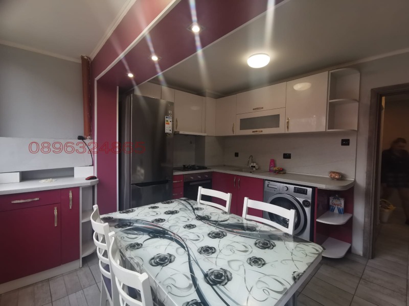 Продава 4-СТАЕН, гр. Русе, Родина 1, снимка 3 - Апартаменти - 52782355